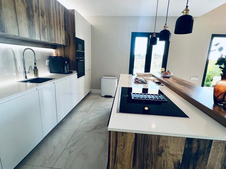 Villa for Sale in El Paraiso, Malaga 3