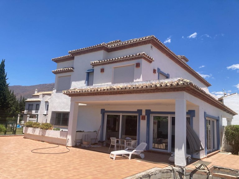 Villa for Sale in Estepona, Malaga 1