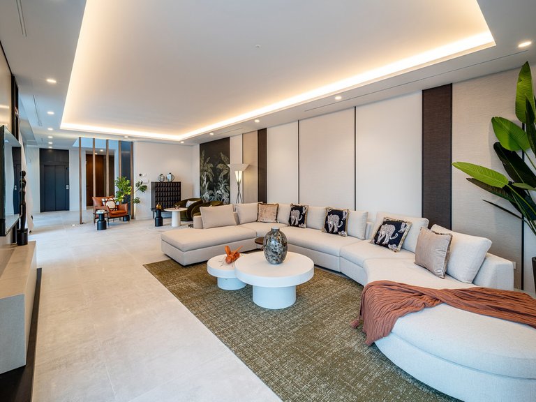 Villa for Sale in El Paraiso, Malaga 2