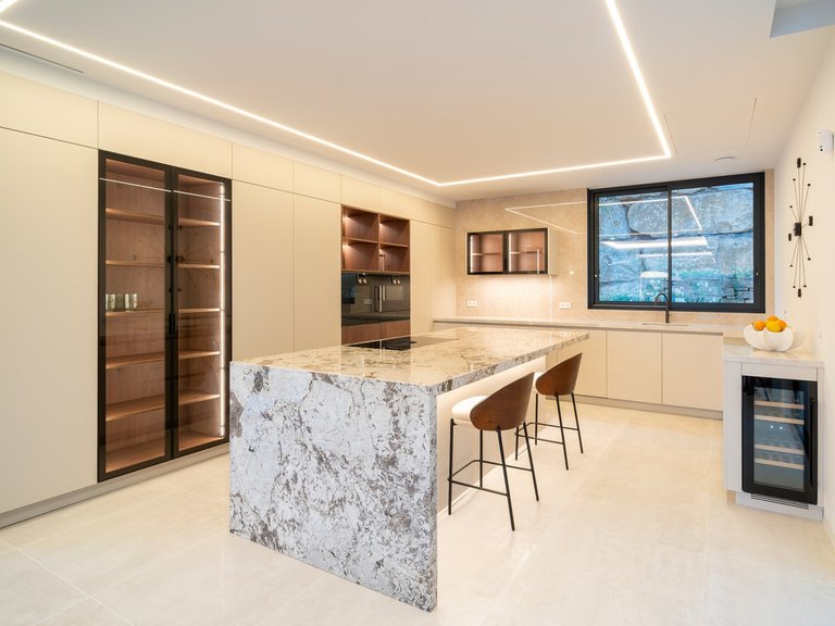 Villa for Sale in El Paraiso, Malaga 23