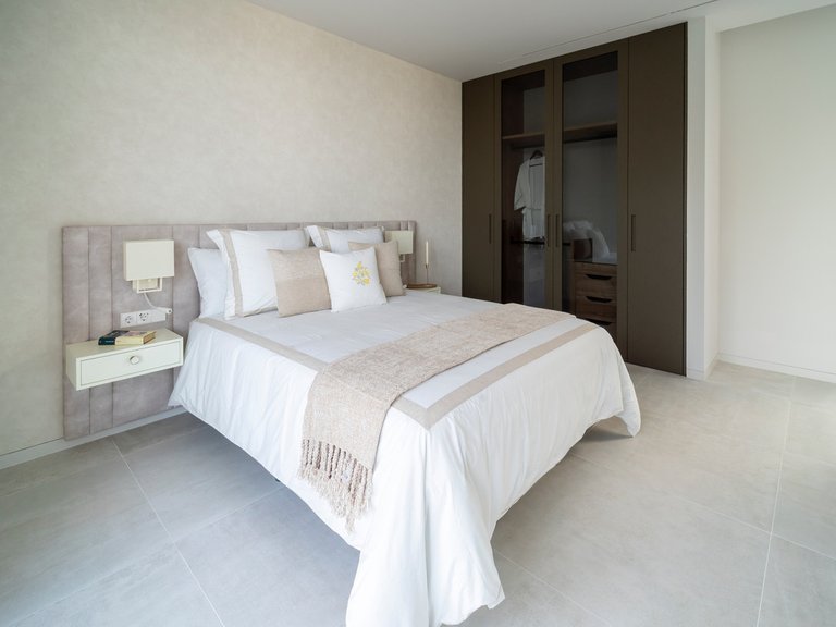 Villa for Sale in El Paraiso, Malaga 3