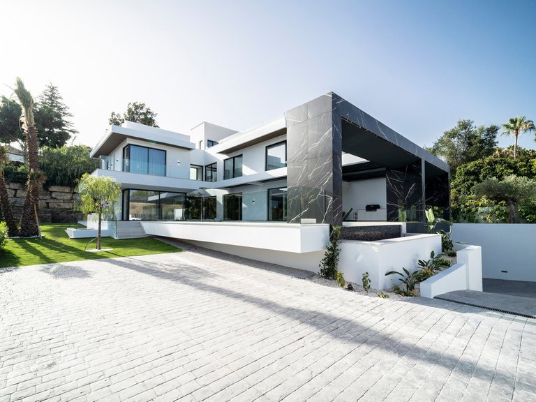 Villa for Sale in El Paraiso, Malaga 30