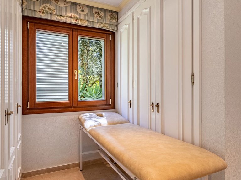 Villa for Sale in New Golden Mile, Malaga 17