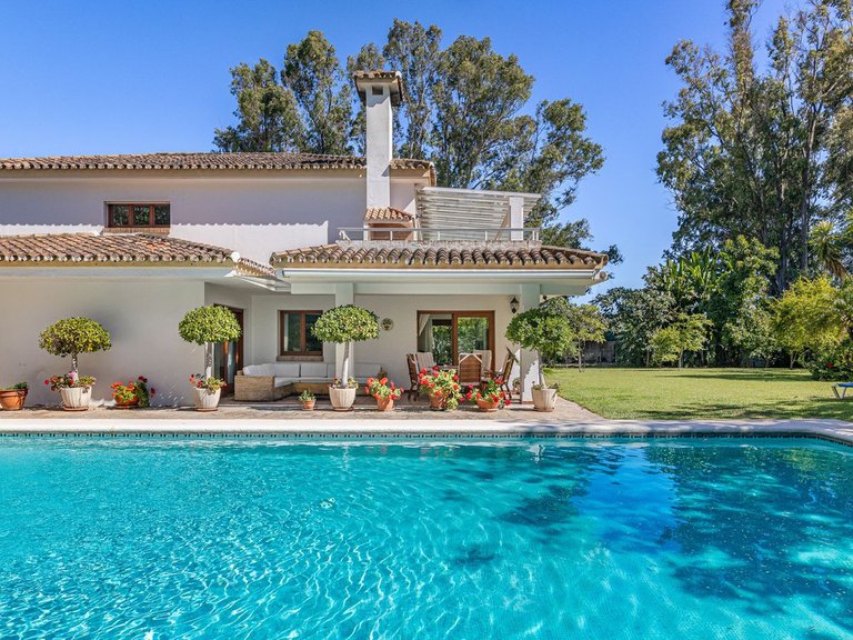 Villa for Sale in New Golden Mile, Malaga 33