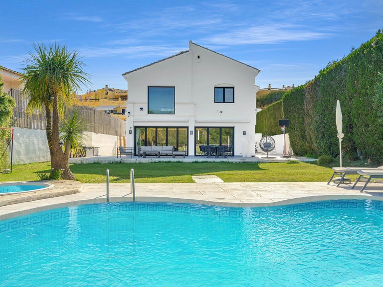 Villa for Sale in Guadalmina Alta, Malaga 1