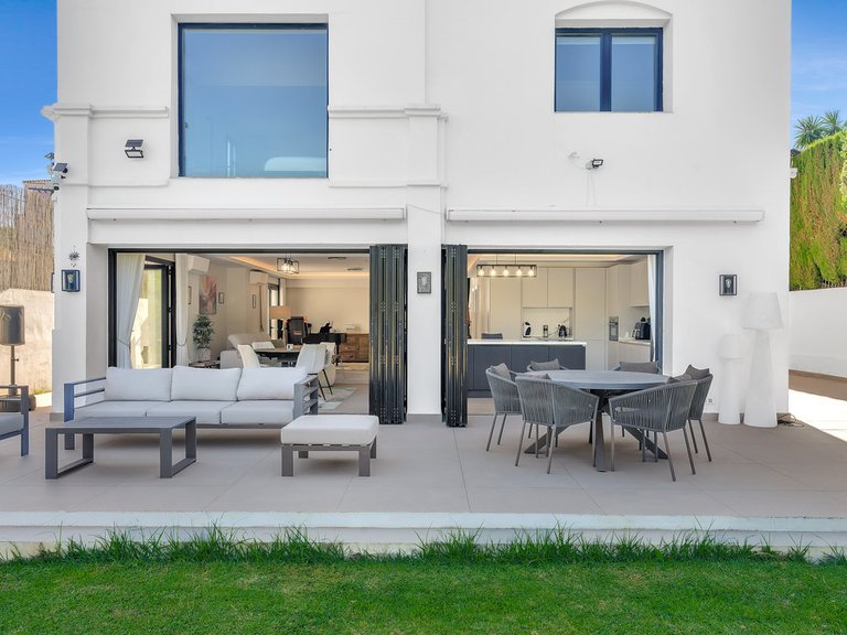 Villa for Sale in Guadalmina Alta, Malaga 24