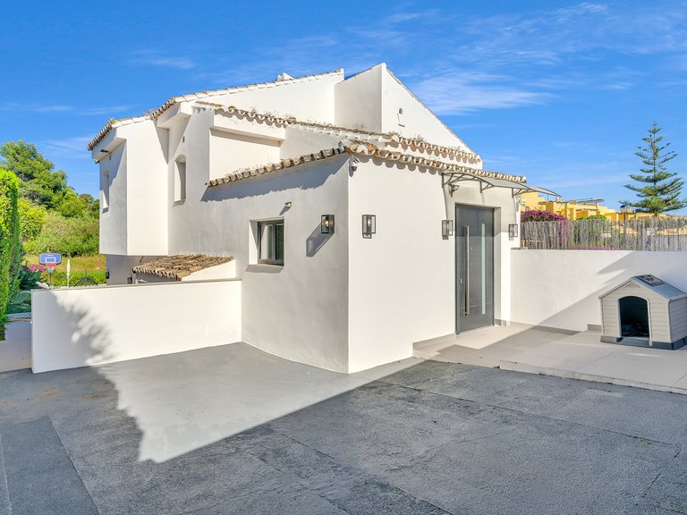 Villa for Sale in Guadalmina Alta, Malaga 25