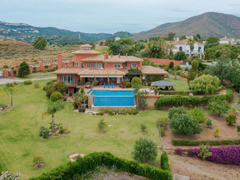 Villa for Sale in Inland La Cala Golf, Malaga 1