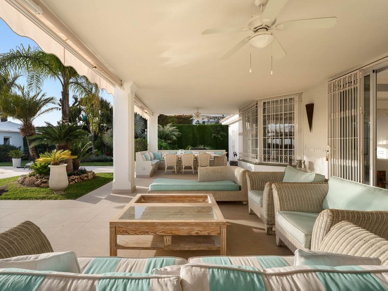 Villa for Sale in Elviria, Malaga 11
