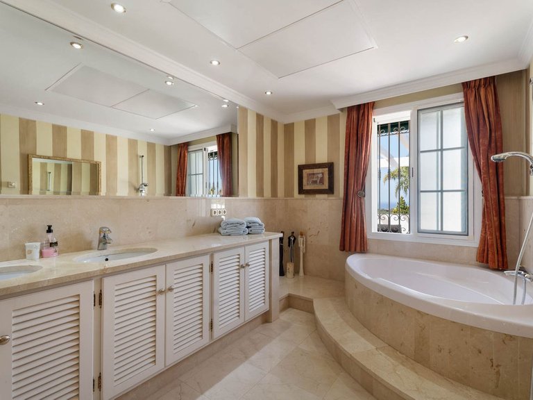 Villa for Sale in Elviria, Malaga 23