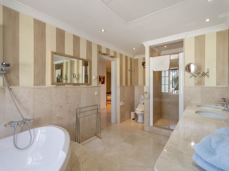 Villa for Sale in Elviria, Malaga 25