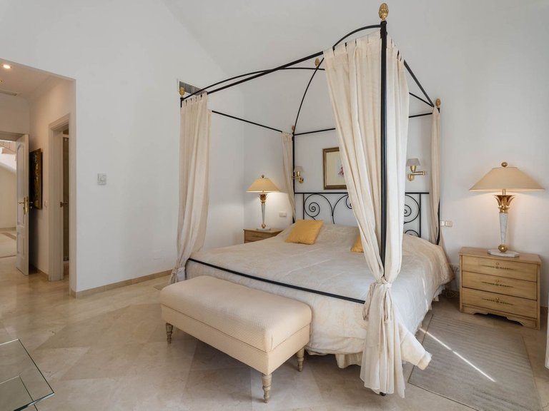Villa for Sale in Elviria, Malaga 28