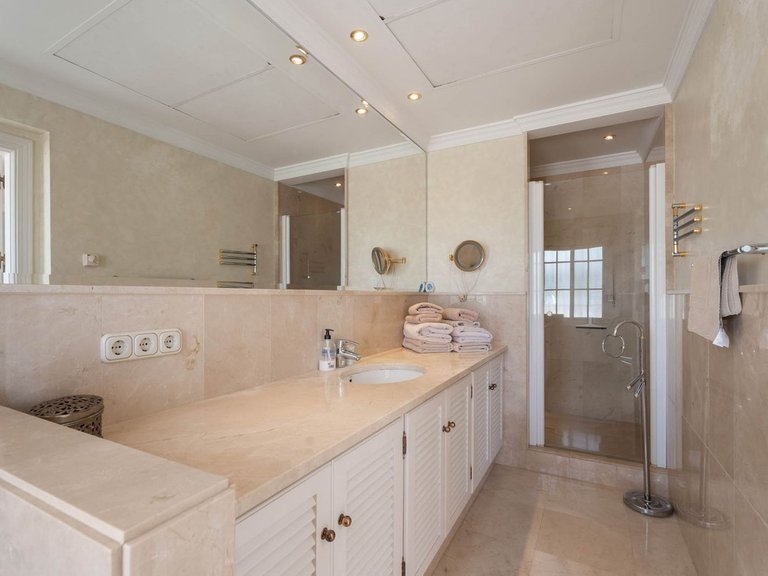 Villa for Sale in Elviria, Malaga 38