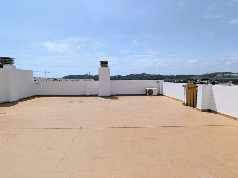 Apartment for Sale in Las Lagunas, Malaga 3