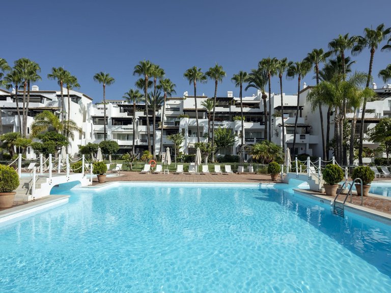Apartment for Sale in The Golden Mile, Malaga 1