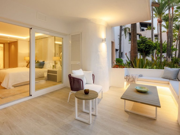 Apartment for Sale in The Golden Mile, Malaga 23