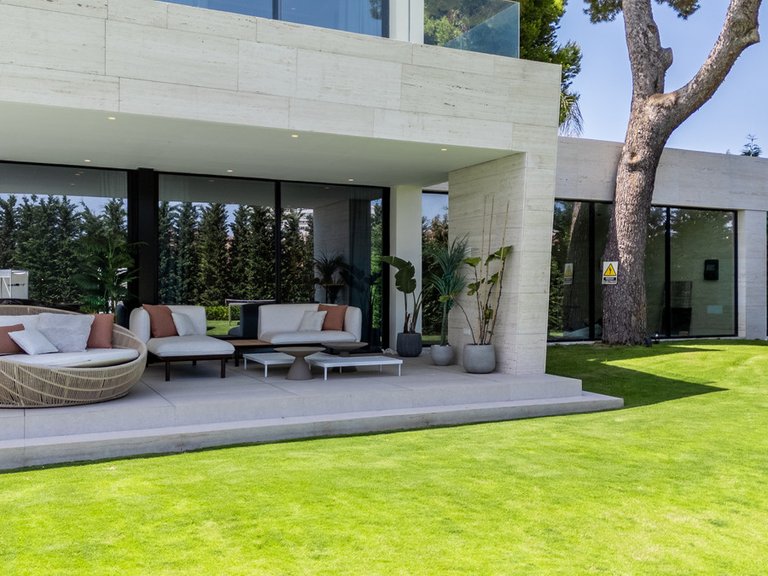 Villa for Sale in Los Monteros, Malaga 10