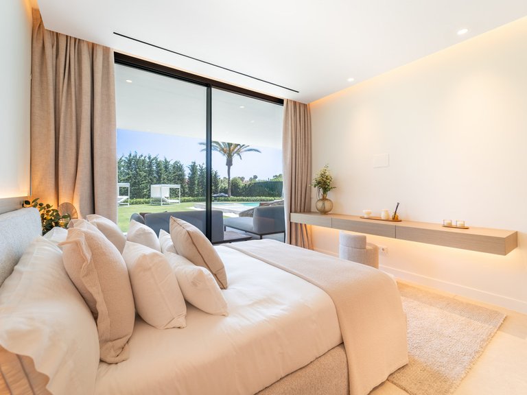 Villa for Sale in Los Monteros, Malaga 14