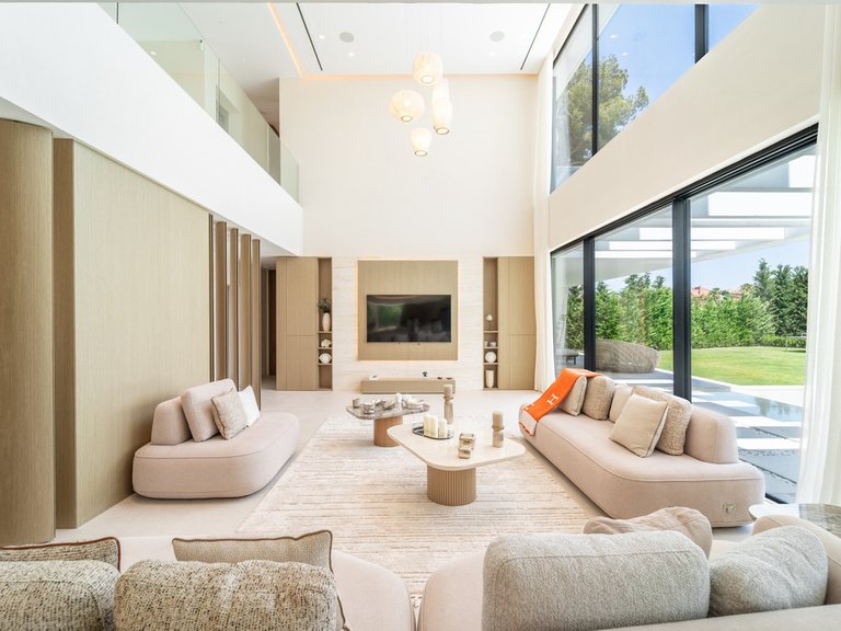 Villa for Sale in Los Monteros, Malaga 16