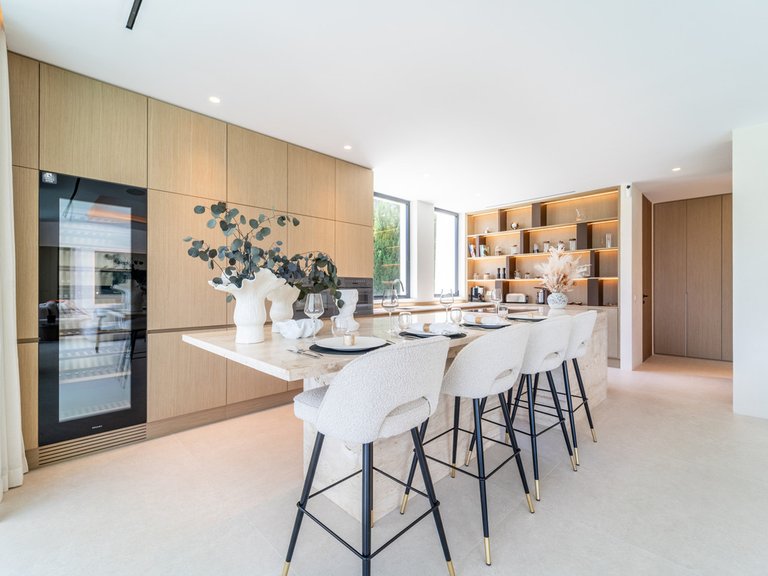 Villa for Sale in Los Monteros, Malaga 17