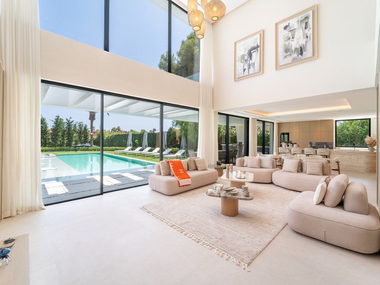 Villa for Sale in Los Monteros, Malaga 2