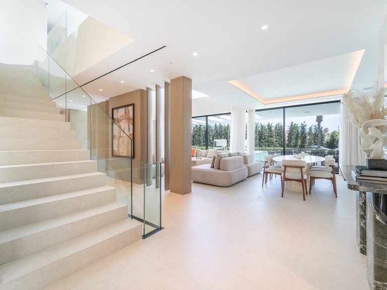 Villa for Sale in Los Monteros, Malaga 20