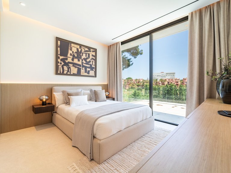 Villa for Sale in Los Monteros, Malaga 21