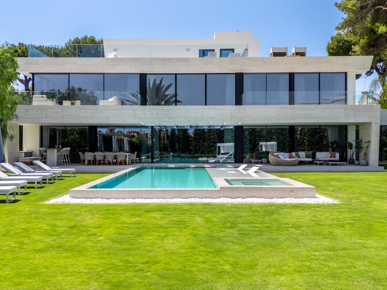Villa for Sale in Los Monteros, Malaga 5