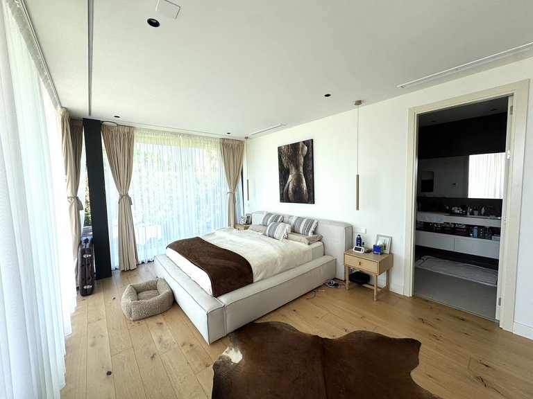 Villa for Sale in Nagüeles, Malaga 28