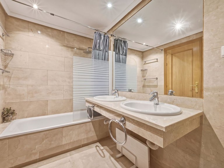 Apartment for Sale in Carib Playa, Malaga 19