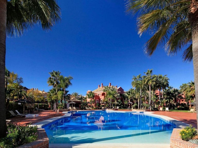 Apartment for Sale in Puerto Banús, Malaga 1