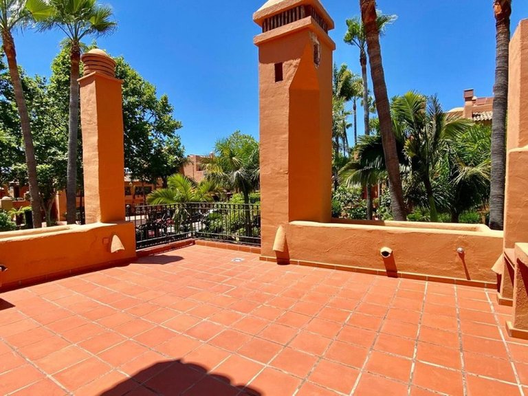 Apartment for Sale in Puerto Banús, Malaga 13