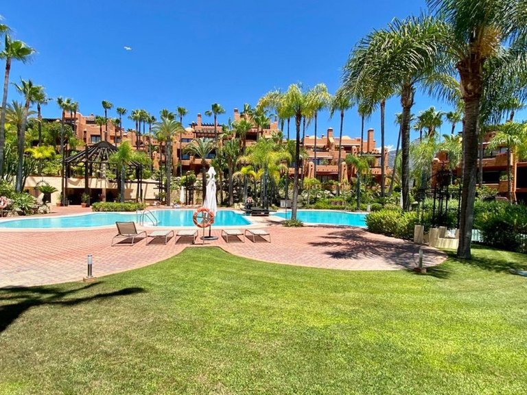 Apartment for Sale in Puerto Banús, Malaga 17