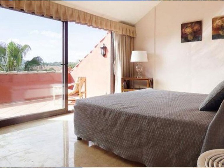 Apartment for Sale in Puerto Banús, Malaga 3