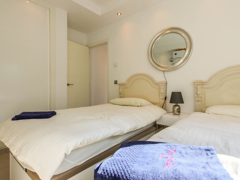 Villa for Sale in New Golden Mile, Malaga 13