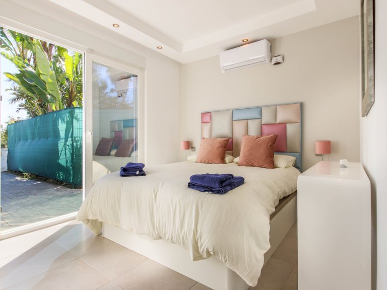 Villa for Sale in New Golden Mile, Malaga 14