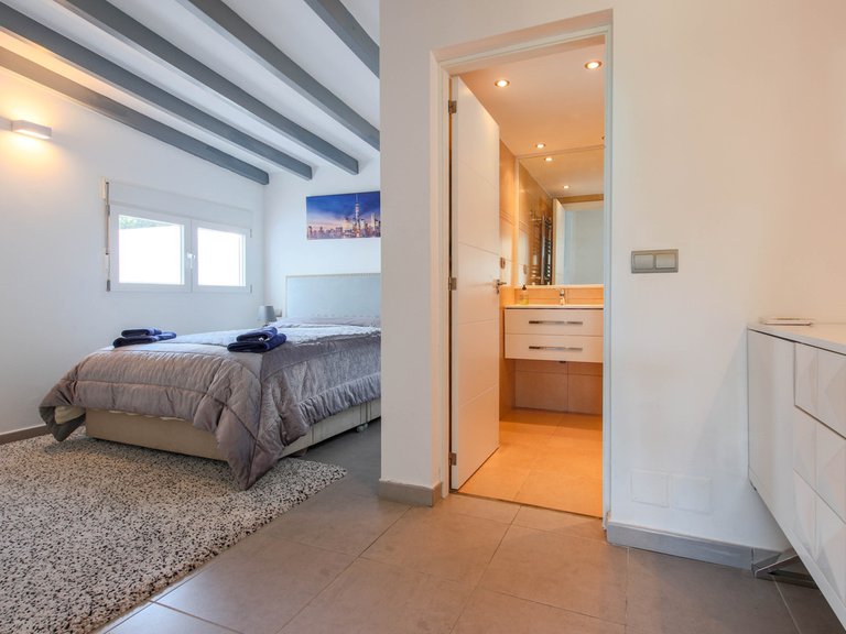 Villa for Sale in New Golden Mile, Malaga 15