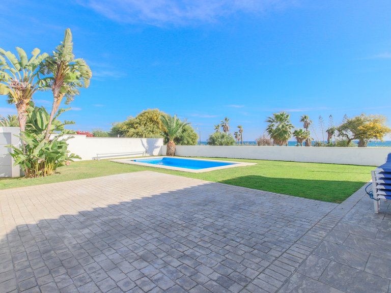Villa for Sale in New Golden Mile, Malaga 2