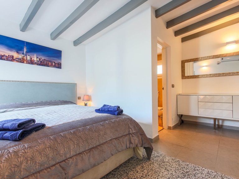 Villa for Sale in New Golden Mile, Malaga 3