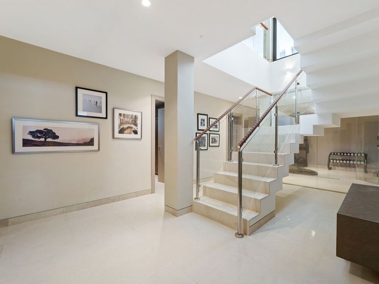 Villa for Sale in Nueva Andalucía, Malaga 9
