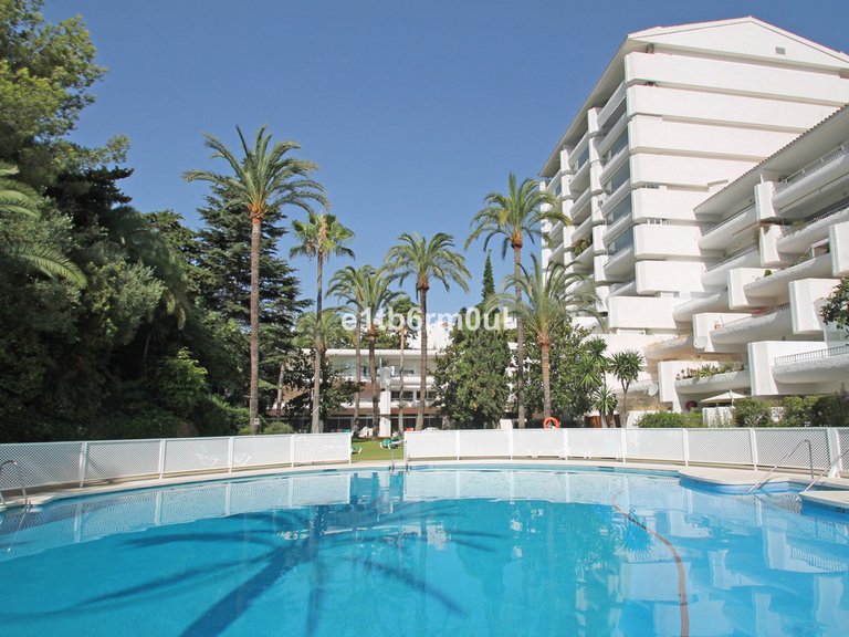 Apartment for Sale in The Golden Mile, Malaga 10