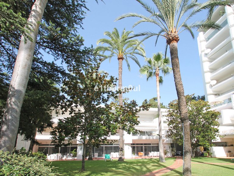 Apartment for Sale in The Golden Mile, Malaga 18