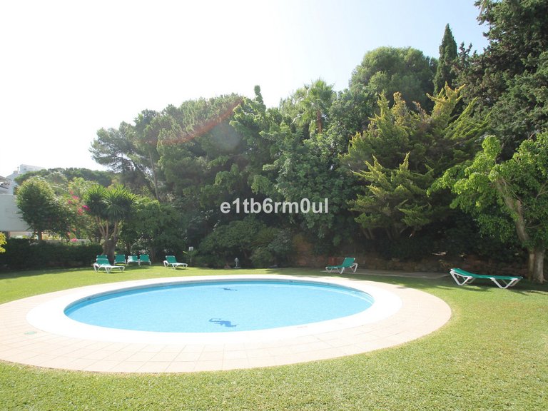 Apartment for Sale in The Golden Mile, Malaga 20