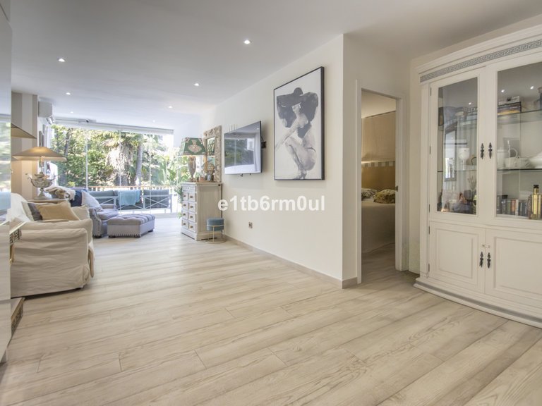 Apartment for Sale in The Golden Mile, Malaga 5