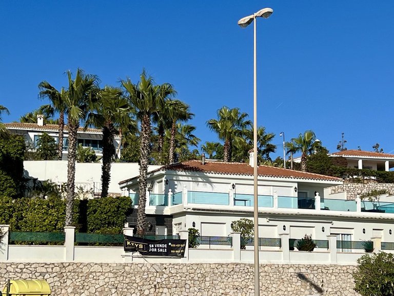 Villa for Sale in El Chaparral, Malaga 1