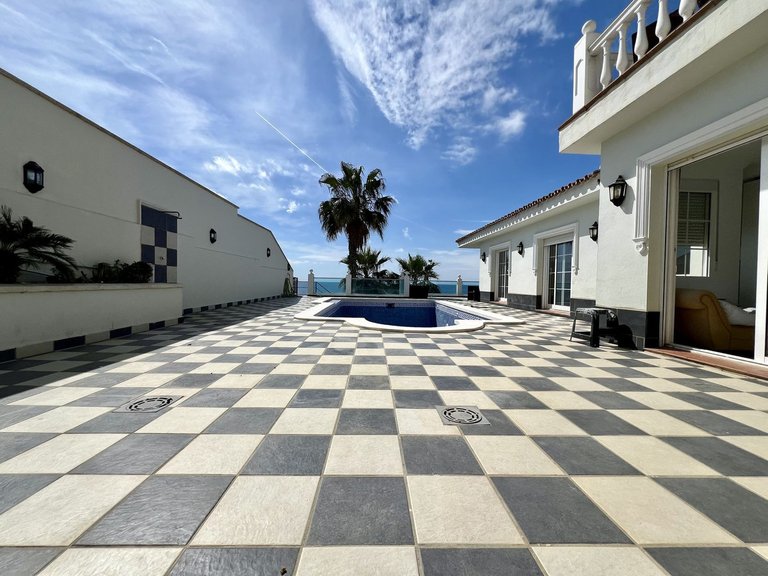 Villa for Sale in El Chaparral, Malaga 14
