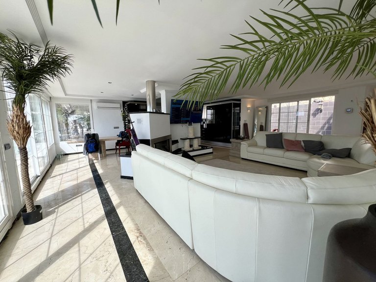 Villa for Sale in El Chaparral, Malaga 8