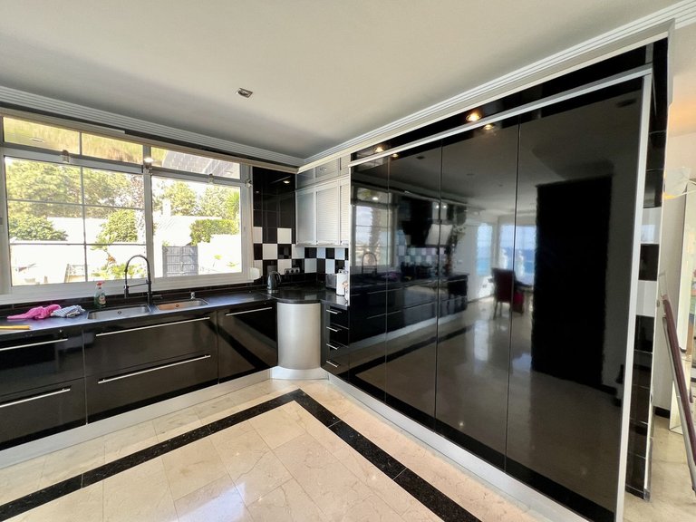 Villa for Sale in El Chaparral, Malaga 9