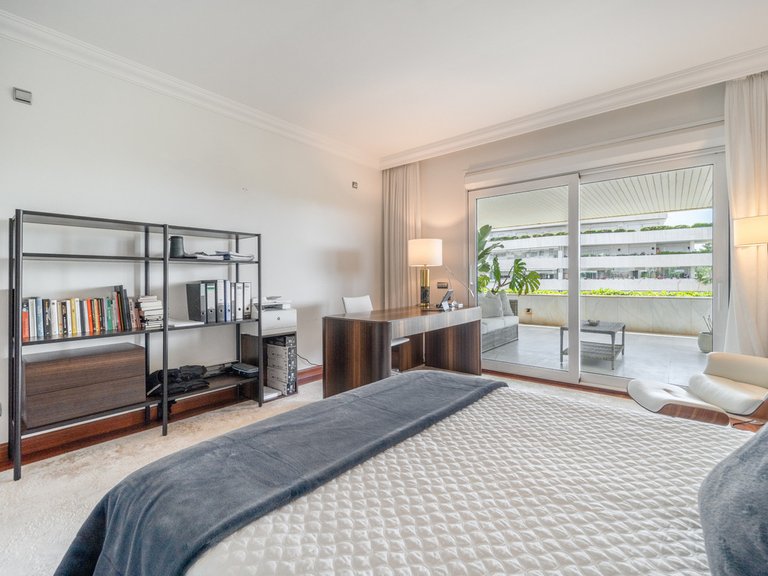 Apartment for Sale in Puerto Banús, Malaga 11