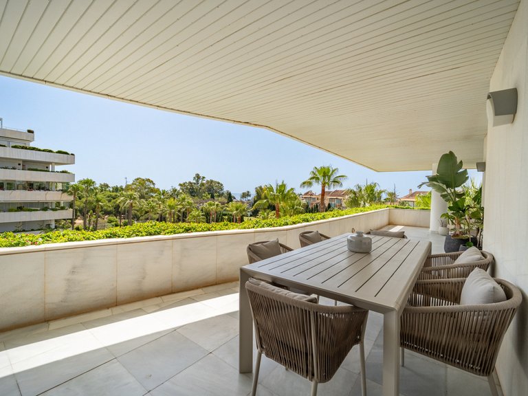 Apartment for Sale in Puerto Banús, Malaga 17